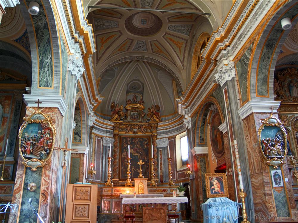 Sagliano Micca (Biella) - Altare e abside della Chiesa Parrocchiale dei SS. Giacomo e Stefano